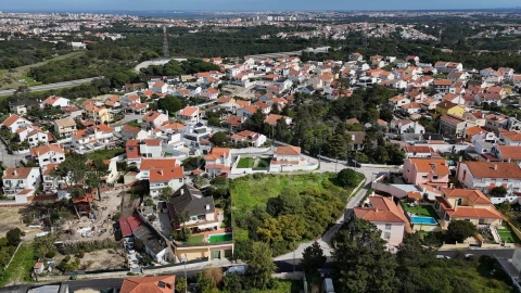 Terreno para Venda em Charneca de Caparica e Sobreda