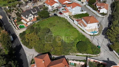 Terreno para Venda em Charneca de Caparica e Sobreda