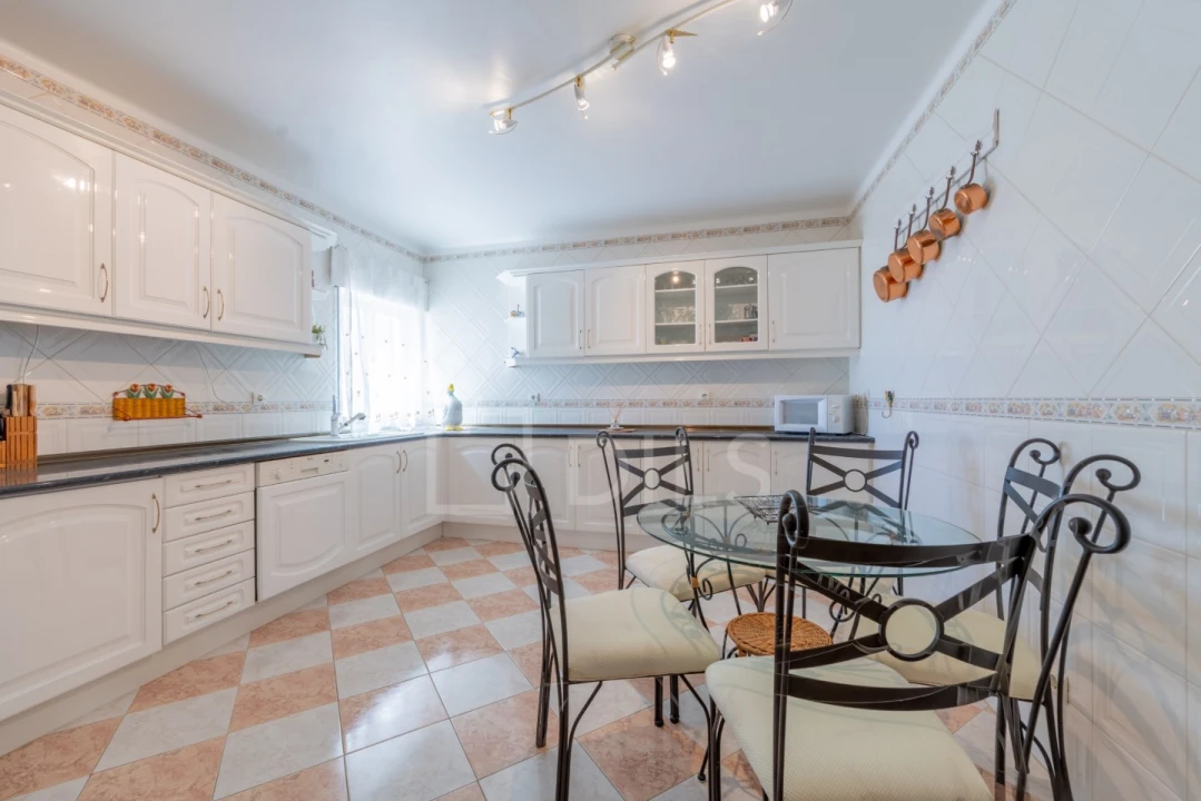 Apartamento T4 para Venda em Quarteira Foto 14