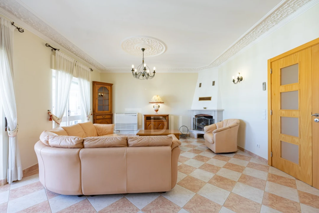 Apartamento T4 para Venda em Quarteira Foto 4
