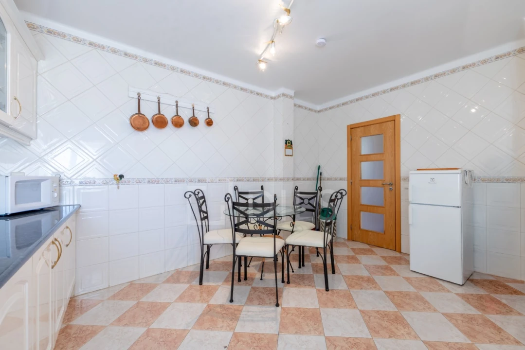 Apartamento T4 para Venda em Quarteira Foto 15