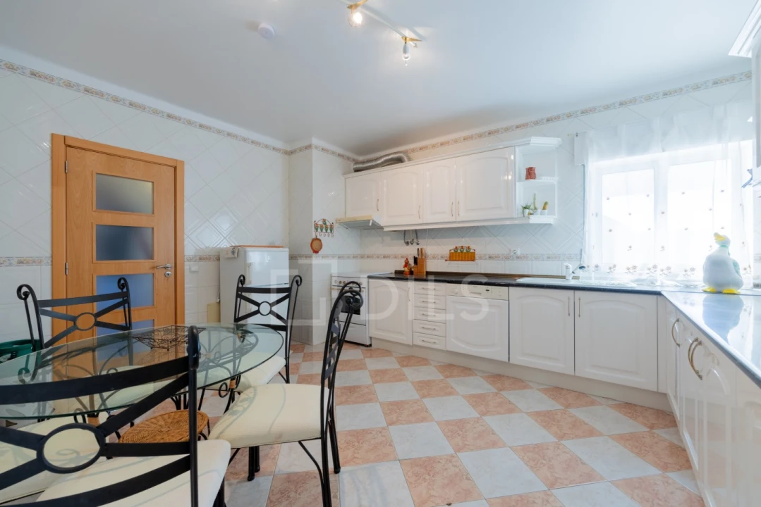Apartamento T4 para Venda em Quarteira Foto 6