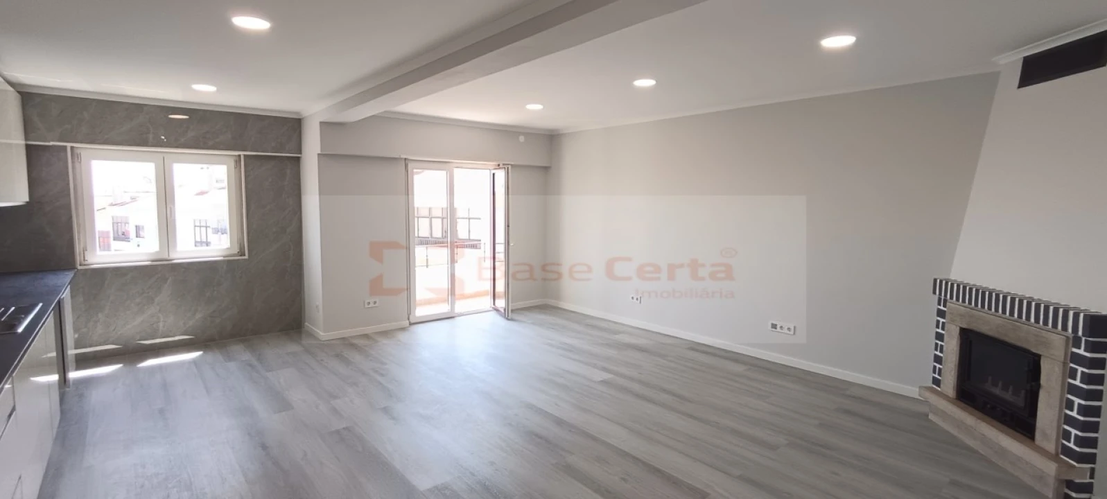 Apartamento T4 para Venda em Amora Foto 3