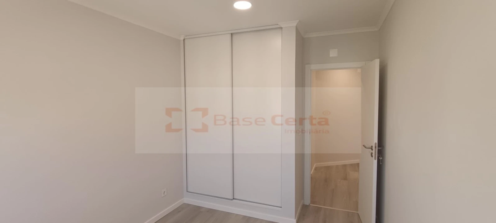 Apartamento T4 para Venda em Amora Foto 7