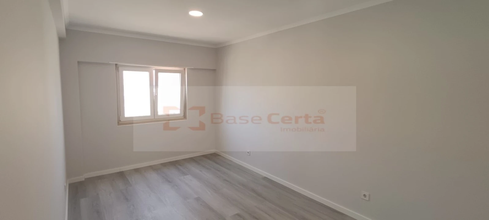 Apartamento T4 para Venda em Amora Foto 24