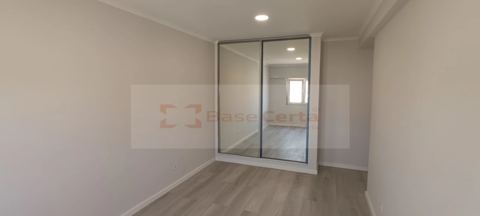 Apartamento T4 para Venda em Amora Foto 25