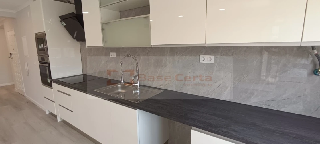 Apartamento T4 para Venda em Amora Foto 2
