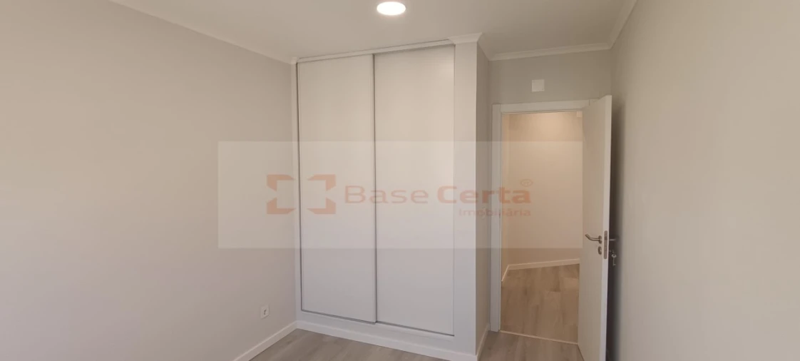 Apartamento T4 para Venda em Amora Foto 7