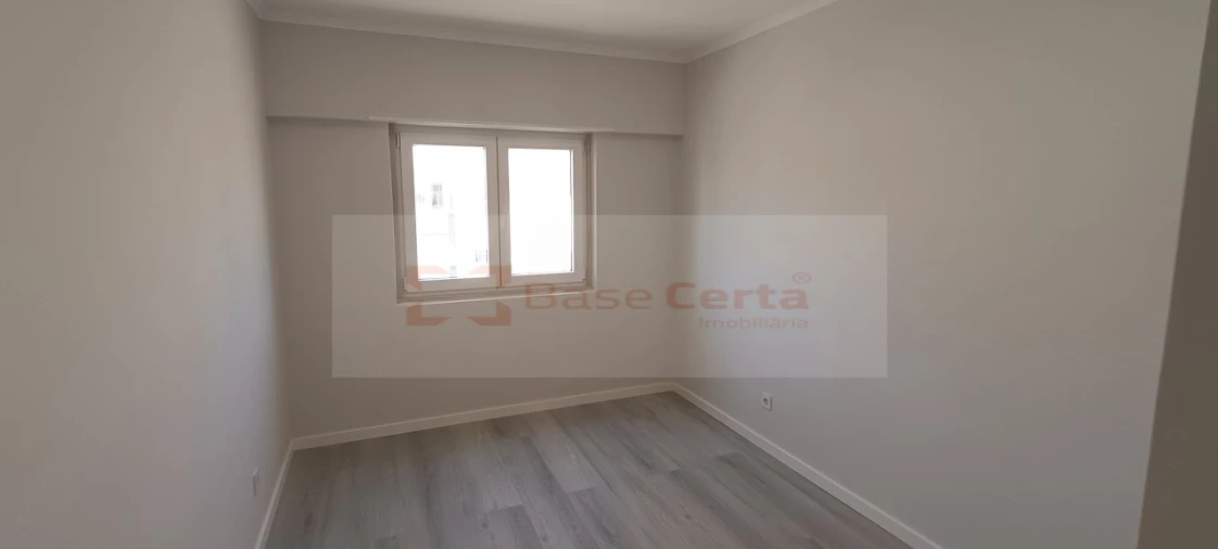 Apartamento T4 para Venda em Amora Foto 8
