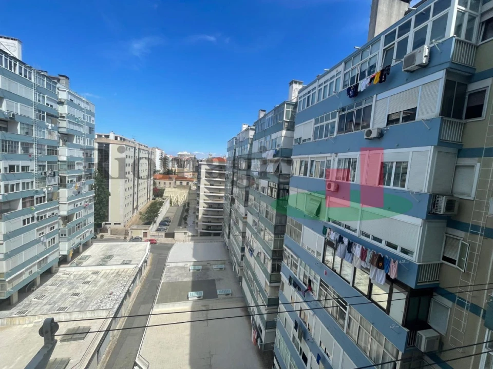 Apartamento T3 para Venda em São Domingos de Benfica Foto 1