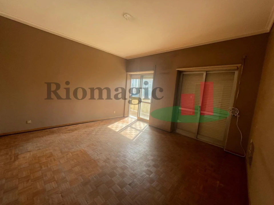 Apartamento T3 para Venda em São Domingos de Benfica Foto 2