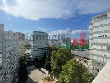 Apartamento T3 para Venda em São Domingos de Benfica