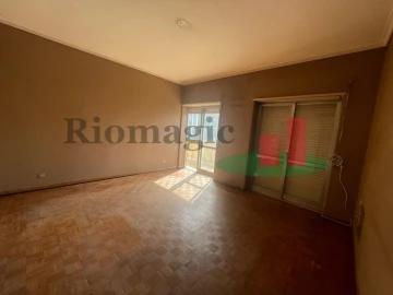 Apartamento T3 para Venda em São Domingos de Benfica
