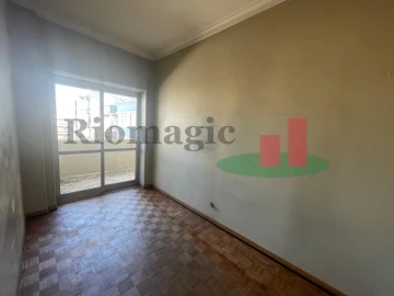 Apartamento T3 para Venda em São Domingos de Benfica