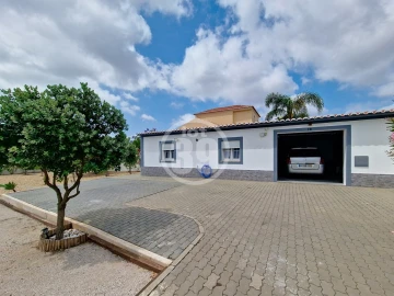 Moradia T4 para Venda em Quelfes