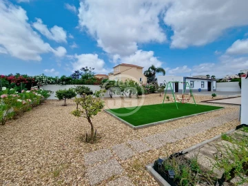 Moradia T4 para Venda em Quelfes