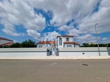 Moradia T4 para Venda em Quelfes