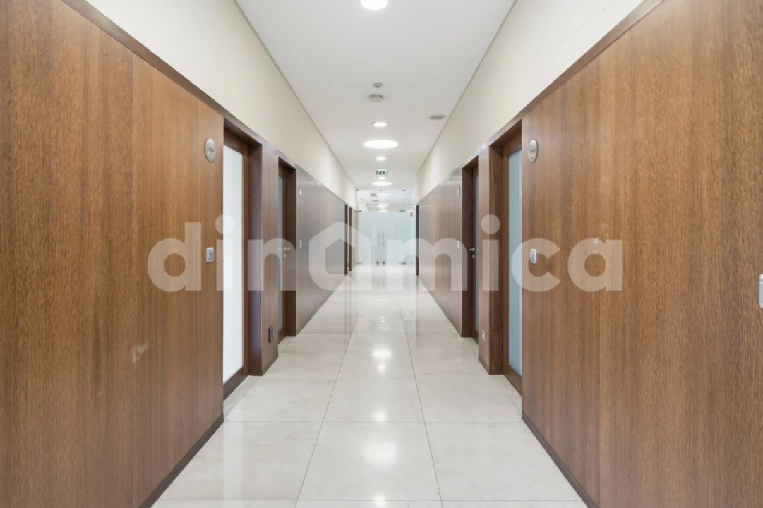 Escritório para Arrendamento em Riba de Ave Foto 17