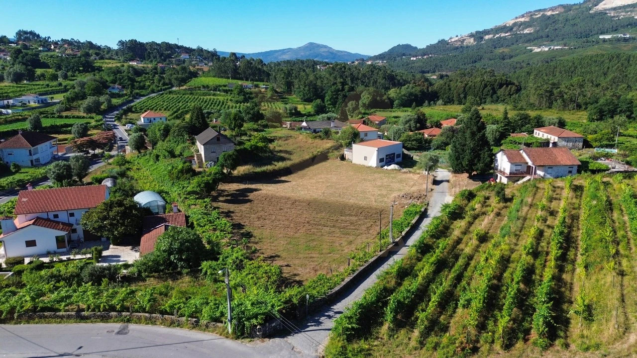Terreno para Venda em Bárrio e Cepões Foto 3