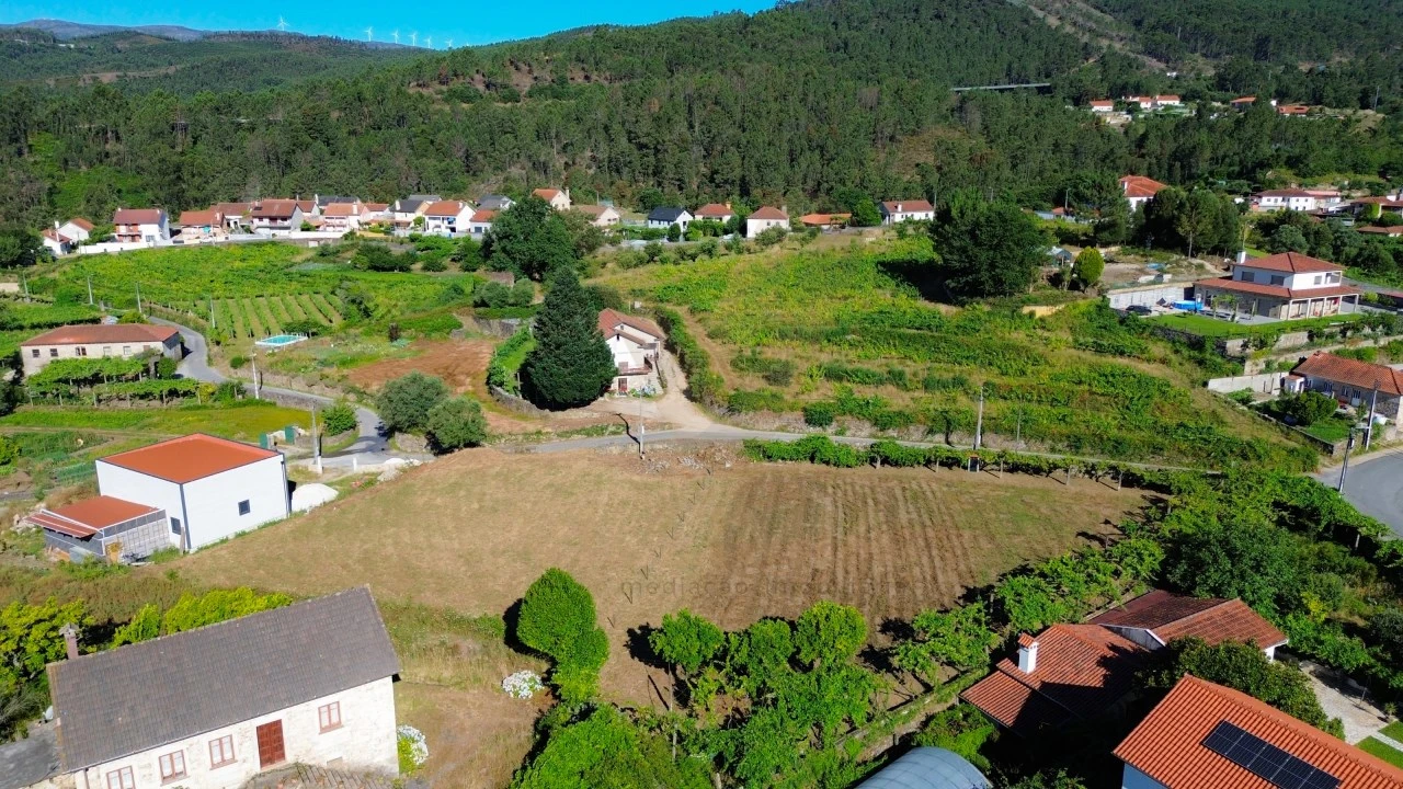 Terreno para Venda em Bárrio e Cepões Foto 6