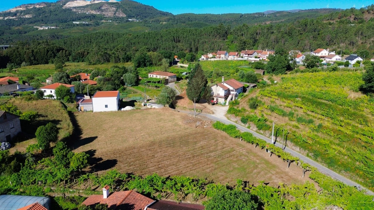 Terreno para Venda em Bárrio e Cepões Foto 7