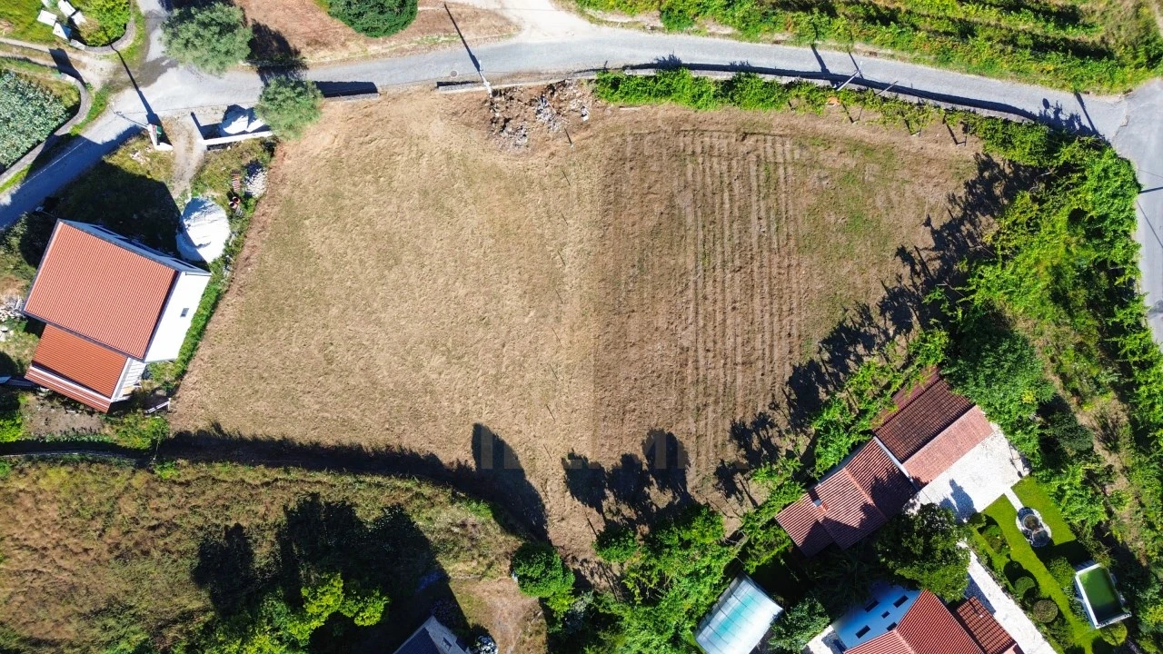 Terreno para Venda em Bárrio e Cepões Foto 8