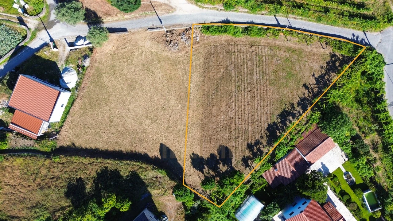 Terreno para Venda em Bárrio e Cepões Foto 9