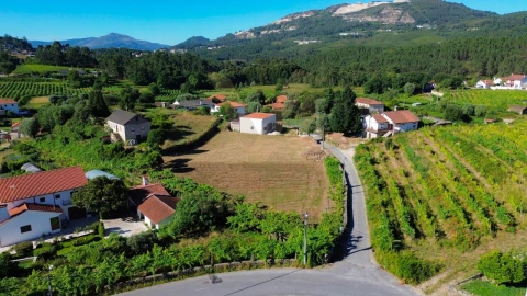 Terreno para Venda em Bárrio e Cepões