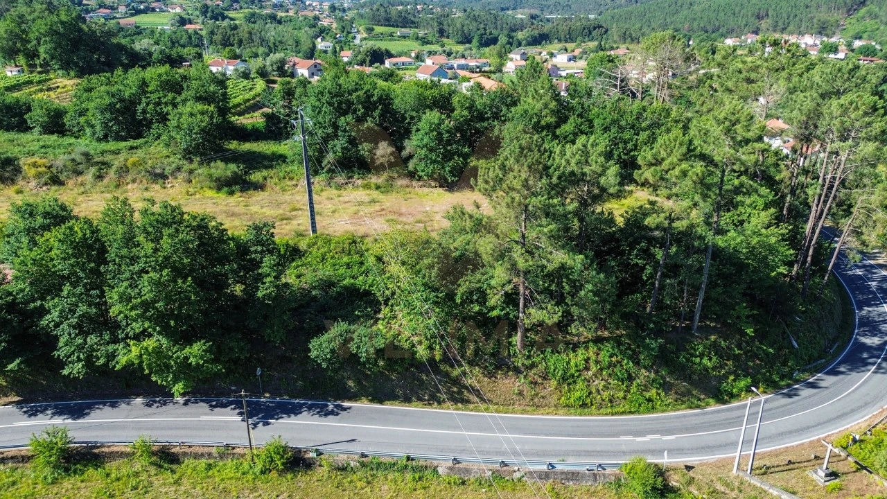 Terreno para Venda em Bárrio e Cepões Foto 2