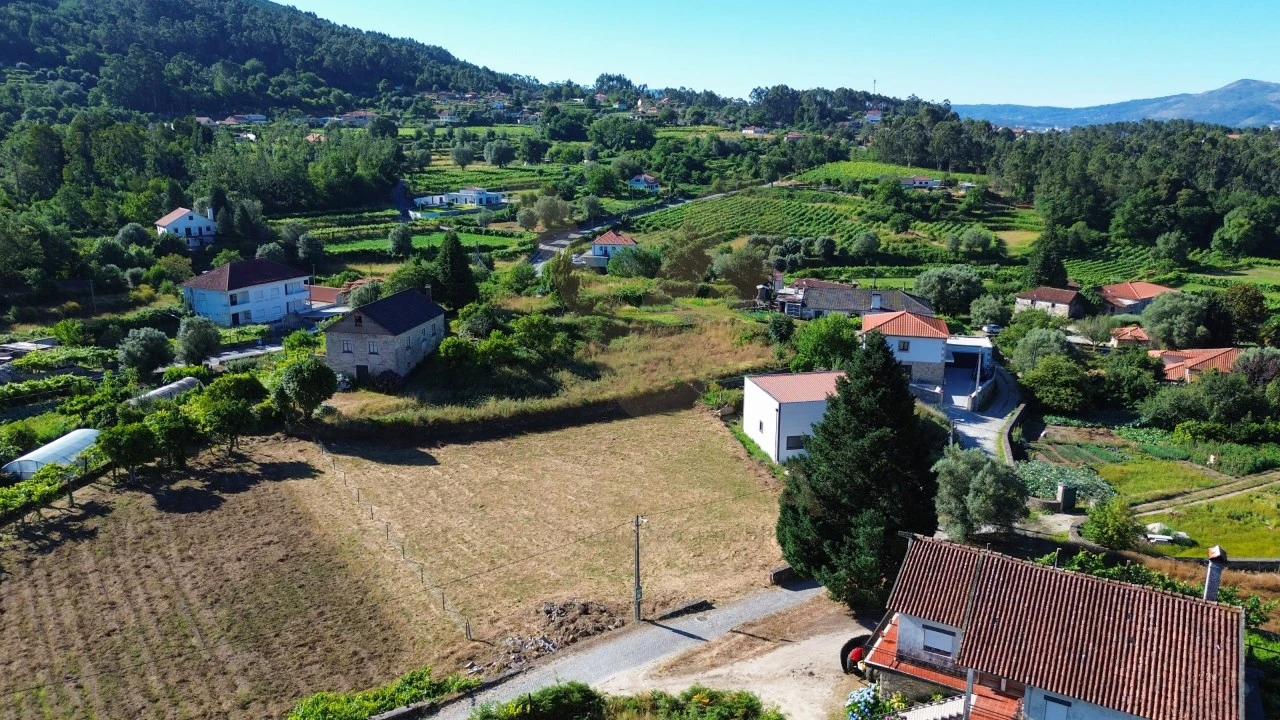 Terreno para Venda em Bárrio e Cepões Foto 2