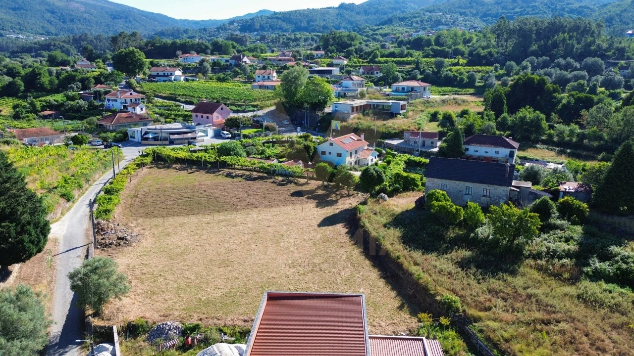 Terreno para Venda em Bárrio e Cepões Foto 3