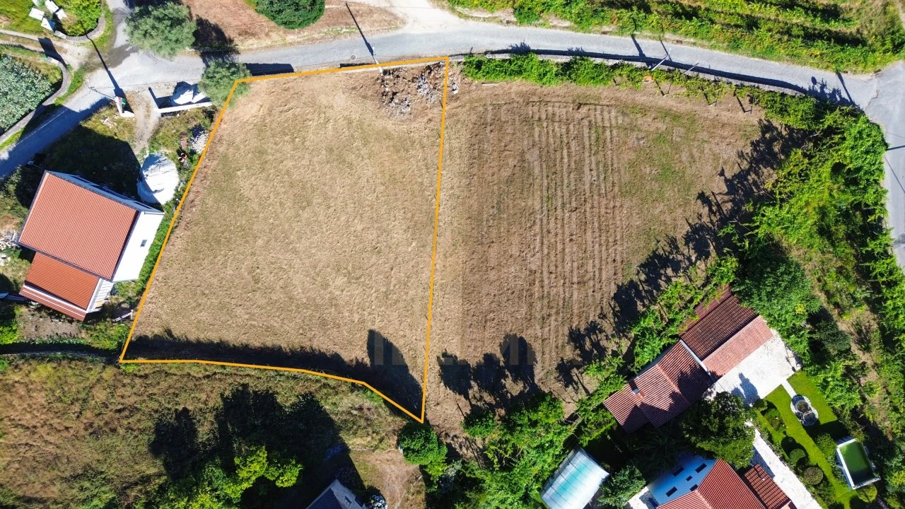 Terreno para Venda em Bárrio e Cepões Foto 8
