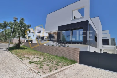 Moradia T5 para Venda em Ponte do Rol