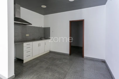 Negócio para Venda em Perafita, Lavra e Santa Cruz do Bispo