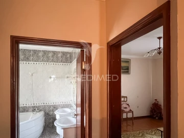 Moradia T6 para Venda em Vale (São Cosme), Telhado e Portela