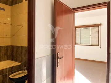 Moradia T6 para Venda em Vale (São Cosme), Telhado e Portela