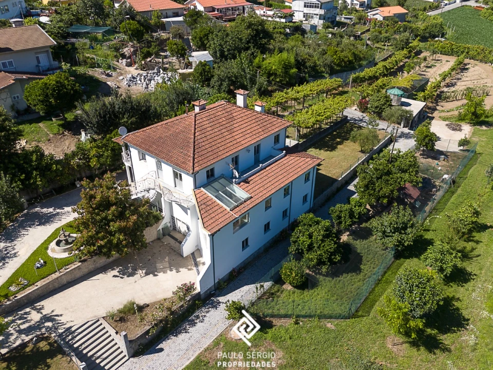 Moradia T6 para Venda em Escudeiros e Penso (Santo Estêvão e São Vicente) Foto 1