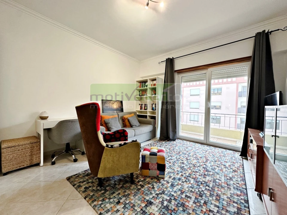 Apartamento T2 para Venda em Cacém e São Marcos Foto 1