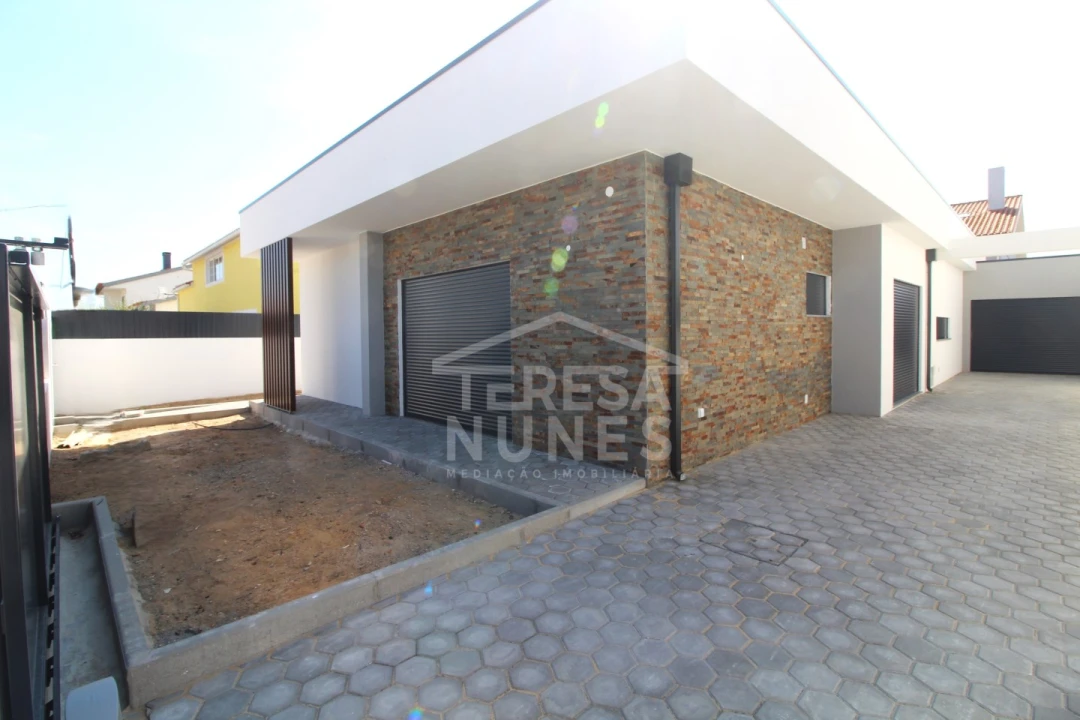 Moradia T3 para Venda em Fernao Ferro Foto 24