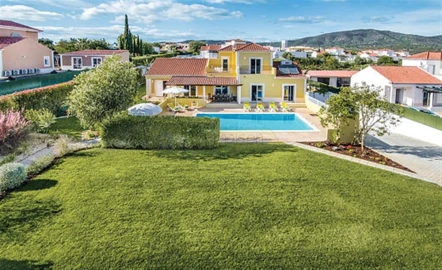 Moradia T4 para Venda em Quelfes
