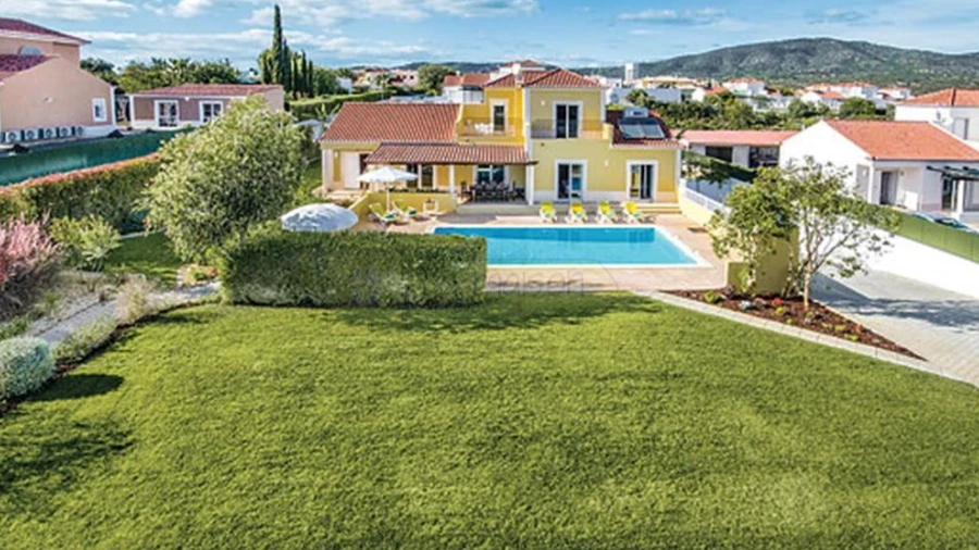 Moradia T4 para Venda em Quelfes