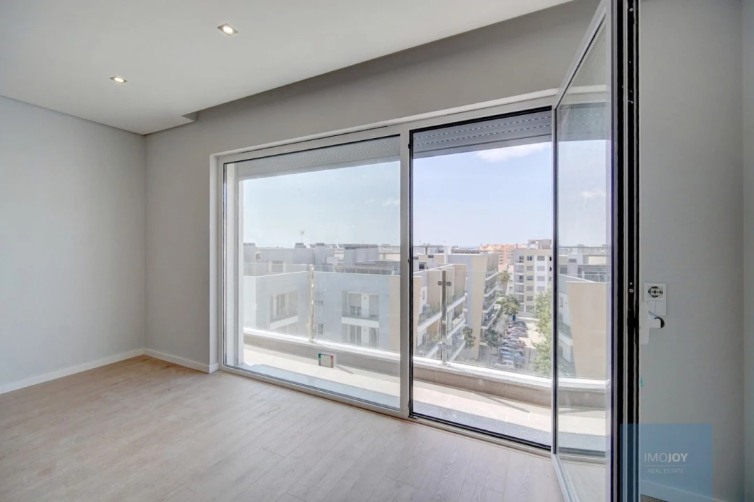 Apartamento T3 para Venda em Carcavelos e Parede Foto 1