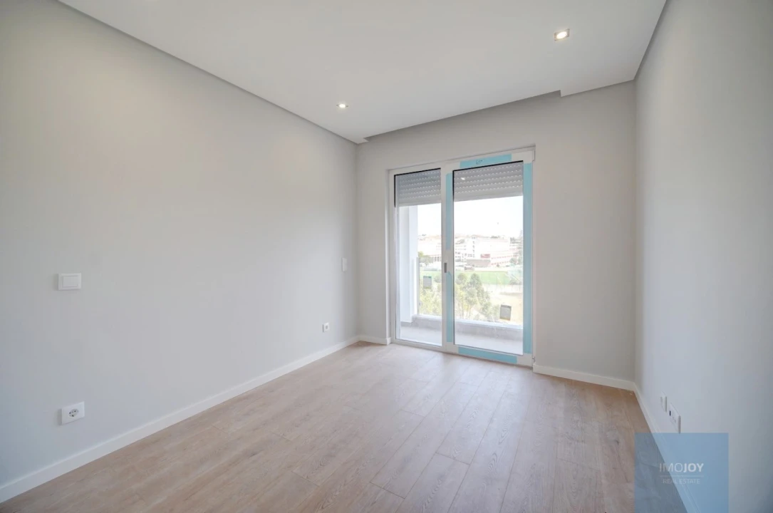 Apartamento T3 para Venda em Carcavelos e Parede Foto 17