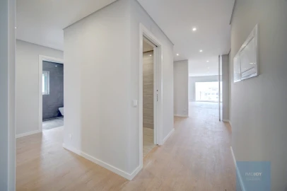 Apartamento T3 para Venda em Carcavelos e Parede