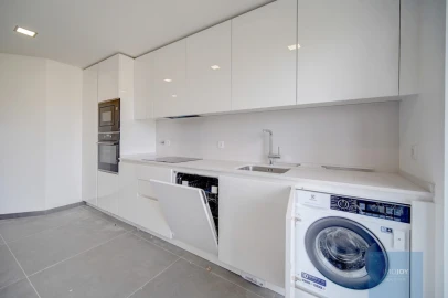 Apartamento T3 para Venda em Carcavelos e Parede