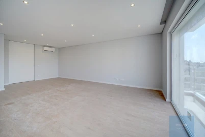 Apartamento T3 para Venda em Carcavelos e Parede