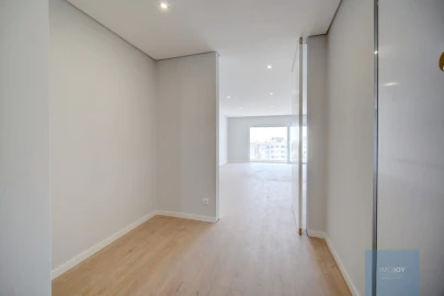 Apartamento T3 para Venda em Carcavelos e Parede