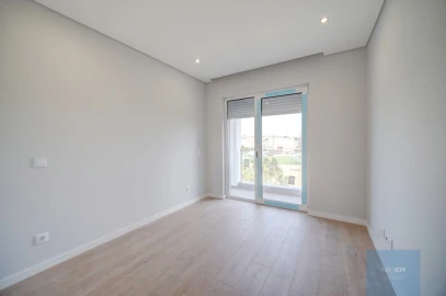 Apartamento T3 para Venda em Carcavelos e Parede