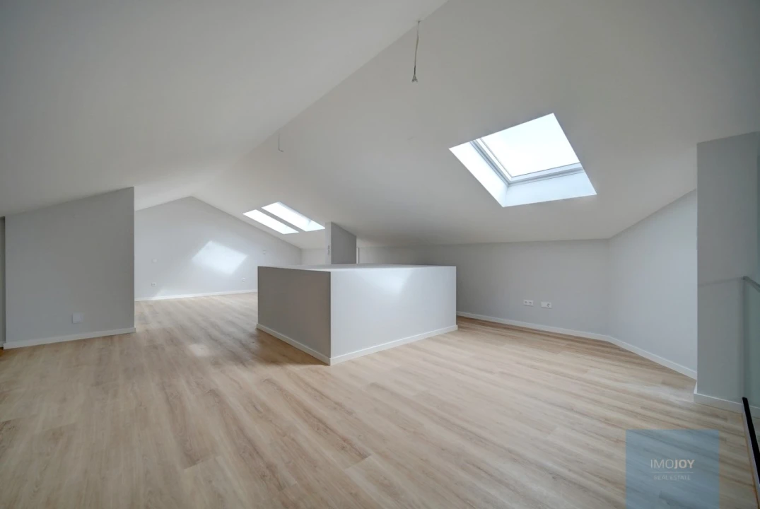 Apartamento T3 para Venda em Carcavelos e Parede Foto 25