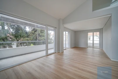 Apartamento T3 para Venda em Carcavelos e Parede